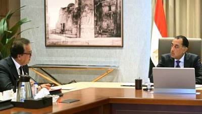 رئيس الوزراء يتابع موقف توافر الأدوية والمستلزمات الطبية