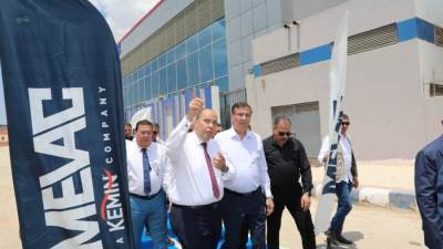 وزير الزراعة ومحافظ الشرقية يتفقدان أكبر مصنع لإنتاج اللقاحات البيطرية في الشرق الأوسط وأفريقيا