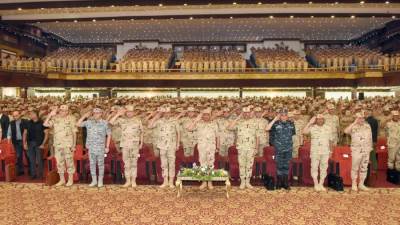 وزير الدفاع يلتقى عدداً من مقاتلى الجيش الثانى الميدانى وكلية الضباط الإحتياط ومعهد ضباط الصف المعلمين