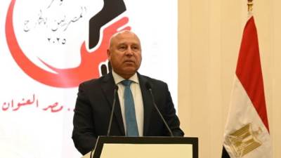 وزير الصناعة والنقل يستعرض جهود الدولة في مجالي النقل والصناعة