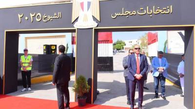  وزير العمل يُدلي بصوته في انتخابات مجلس الشيوخ بالتجمع الخامس