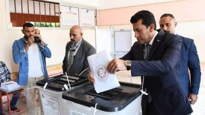 وزير الشباب والرياضة يُدلي بصوته في انتخابات الشيوخ بمدينة الشروق