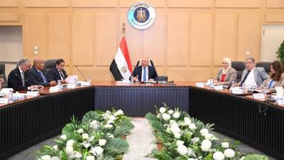 وزير الصناعة يبحث مع مصنّعي الحديد وشركات السيارات آليات توطين صناعة صاج السيارات