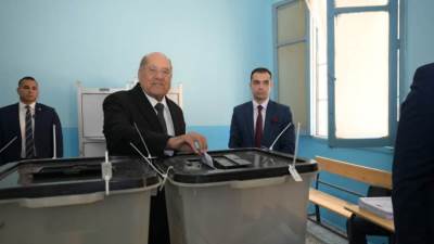 رئيس "الشيوخ" يدلي بصوته في انتخابات مجلس الشيوخ 2025