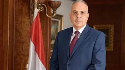 وزير الري يصل العاصمة الأوغندية كمبالا للمشاركة في الجولة الثانية لمشاورات (٢+٢) 