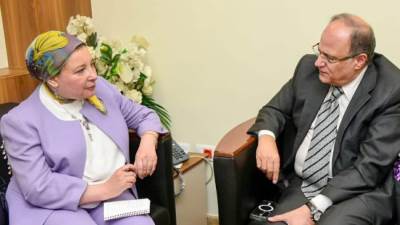  هيئة الدواء المصرية يستقبل سفيرة مصر لدى مالاوي لمناقشة تنسيق الجهود المبذولة لتعزيز التعاون الدوائي الثنائي 