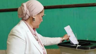 رئيسة المجلس القومي للطفولة والأمومة تُدلي بصوتها في انتخابات مجلس الشيوخ بمدينة الشيخ زايد.. وتدعو المواطنين للمشاركة الفاعلة