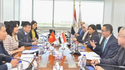 وزير الاستثمار والتجارة الخارجية يستقبل نائبة وزير الصناعة والتجارة الفيتنامي 