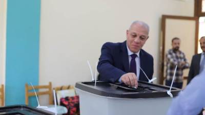 رئيس هيئة تنمية الصعيد يُدلي بصوته في انتخابات مجلس الشيوخ.. ويؤكد المشاركة واجب وطني