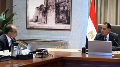 رئيس الوزراء يتابع مع وزير قطاع الأعمال العام الموقف التنفيذي لمشروع تطوير صناعة الغزل والنسيج