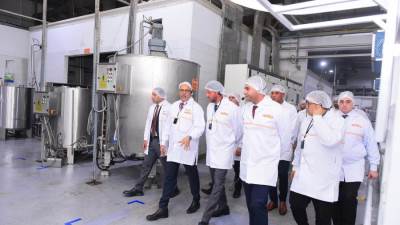 جبران يَتَفقد مصنعي "إيديتا للصناعات الغذائية" و "إيفا فارما للصناعات الدوائية" ويحث العمال على المزيد من العمل والإنتاج