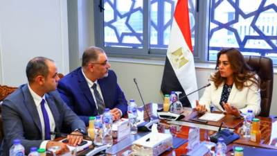 وزيرة التنمية تستقبل وفد من شركة ازري العالمية لبحث مجالات التعاون