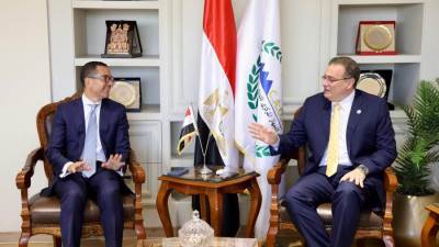 رئيس "التنظيم والإدارة" يبحث مع وزير الاستثمار والتجارة الخارجية سبل تعزيز التعاون المشترك