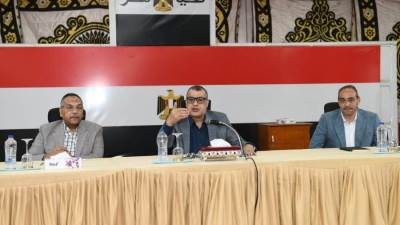 وزير الدولة للإنتاج الحربي يجتمع مع العاملين بشركة حلوان للمسبوكات (مصنع 9 الحربي)