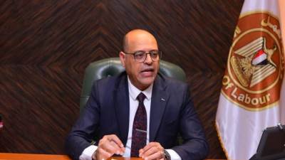 وزير العمل يُقرر إلغاء وإيقاف نشاط 4 شركات إلحاق عمالة بالخارج لمخالفتهم أحكام "القانون" خلال شهر واحد