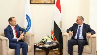 وزير البترول يلتقي النائب الأول لرئيس شركة أباتشي الأمريكية ورئيس شركة خالدة للبترول