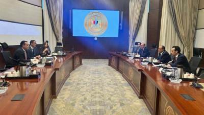 وزير الخارجية يلتقي بوزير الاستثمار والتجارة الخارجية
