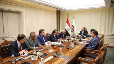 وزير قطاع الأعمال العام يعقد لقاء مع ممثلي الاتحاد العام لنقابات عمال مصر بالشركات القابضة التابعة للوزارة