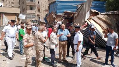 محافظ القليوبية يتفقد موقع حريق شبرا الخيمة.. ويوجه بإزالة الأكشاك والباعة المخالفين