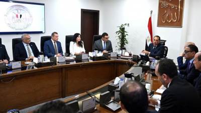 رئيس الوزراء يستعرض الفرص الاستثمارية ببعض الأراضي الفضاء على كورنيش النيل