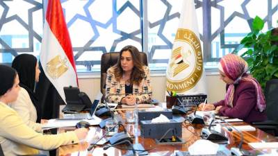 وزيرة التنمية تستعرض ملفًا حول المشروعات التي تنفذها وزارة البيئة من خلال مرفق البيئة العالمية