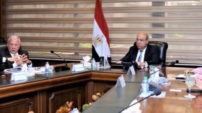 وزير الطيران المدني يستعرض مع وفد مطار إنتشون الكوري فرص تعزيز الشراكات الدولية لتطوير وتشغيل المطارات المصرية