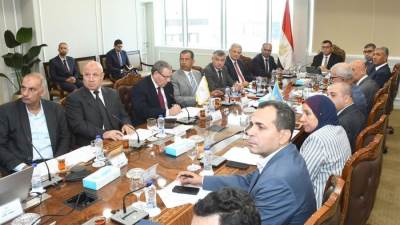 وزير الإسكان يتابع موقف التغذية الكهربائية لمحطات مياه الشرب والصرف الصحي بالمدن الجديدة والمحافظات