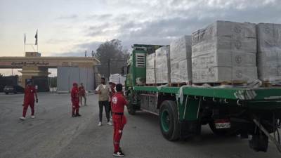 الهلال الأحمر المصري يدفع بـ 2300 طن مساعدات إغاثية عاجلة لغزة عبر قافلة "زاد العزة" في يومها الـ 12