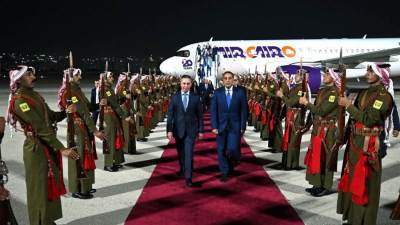 رئيس الوزراء يصل العاصمة الأردنية عمّان للمشاركة في أعمال الدورة الـ ٣٣ للجنة العليا المصرية الأردنية المشتركة