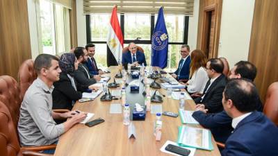 رئيس هيئة الدواء يبحث مع شركة فياترس خطط توطين صناعة الأدوية وتعزيز الاستثمار الدوائي