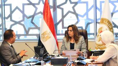 وزيرة التنمية تتابع آخر مستجدات العمل بمصرف المحيط بالمنيا
