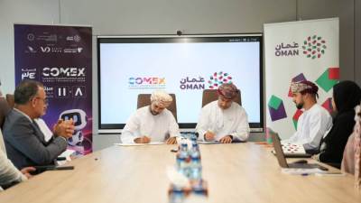 كومكس توقع مذكرة تفاهم استراتيجية مع مكتب الهوية الترويجية العُمانية لربط التقدّم التكنولوجي بالهوية الوطنية