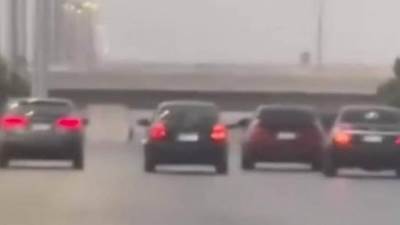 التحفظ على سيارات المتهمين بمطاردة الفتيات على طريق الواحات