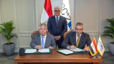  رئيس قناة السويس يوقع مشروع "جيانغسو زيونج" الصينية لإنتاج الأرضيات وألواح الجدران بالمنطقة الصناعية بالسخنة