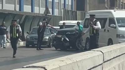 ضبط سائق سيارة فارهة حاول الهرب بعد ارتكابه حادثا مروريا بكوبرى أكتوبر