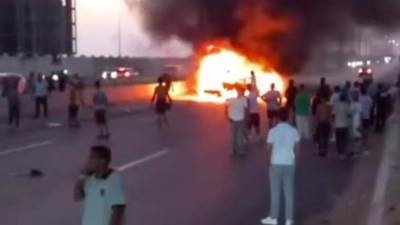 مصرع وإصابة 5 أشخاص في حادث تصادم واشتعال سيارة بمارينا