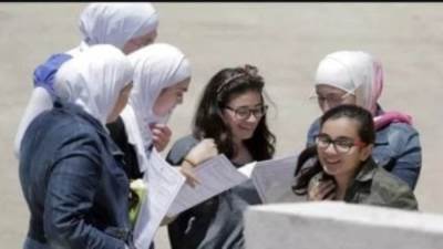 طلاب الثانوية العامة دور ثان يبدأون امتحان العربى