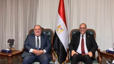 وزير العمل يستقبل قنصل مصر في الرياض لبحث التعاون