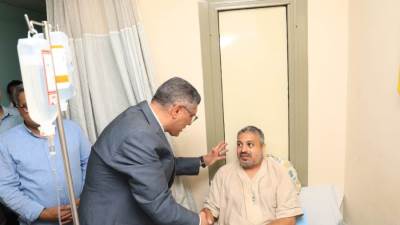 محافظ الجيزة يطمئن على الحالة الصحية لشهاب عبد العزيز بطل واقعة فتاة المنيب
