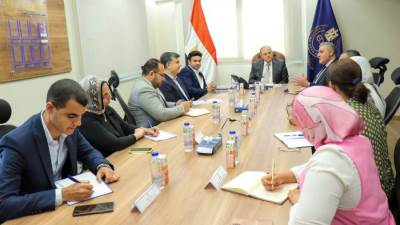 رئيس هيئة الدواء يبحث مع الشركة المصرية لتجارة الأدوية سبل ضمان توافر المستحضرات الدوائية