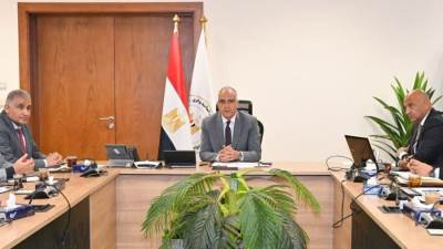 وزير الري يتابع إجراءات إزالة التعديات والمخالفات على المجاري المائية والخزانات الجوفية وأملاك الوزارة