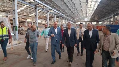 وزير الإنتاج الحربي يتابع سير العملية الإنتاجية بشركة شبرا للصناعات الهندسية (مصنع 27 الحربي)