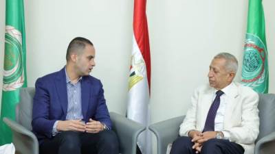 نائب وزير الصحة يبحث مع رئيس الأكاديمية العربية للعلوم والتكنولوجيا والنقل البحري سبل التعاون في مجال التدريب وتنمية الكوادر