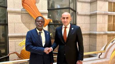 وزير التعليم يلتقي رئيس جامعة الأمم المتحدة بطوكيو لبحث سبل التعاون