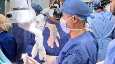 جامعة قناة السويس تنجح فى إجراء أول جراحة بـ"حالة اليقظة" لاستئصال ورم بالمخ
