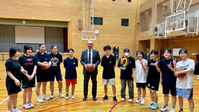 وزير التعليم يزور مدرسة "كوازاه" الفنية الصناعية بالعاصمة طوكيو