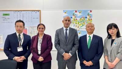 وزير التعليم يتفقد مدرسة "تاتشيكاوا ميدوري" بطوكيو كنموذج رائد لدعم الطلاب المتسربين من التعليم