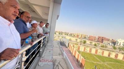 وزير الإسكان يتابع موقف المشروعات السكنية والمرافق والخدمات بمدينة قنا الجديدة