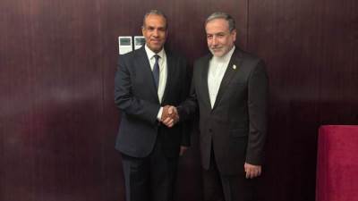 وزير الخارجية يبحث مع نظيره الإيراني تطورات الملف النووي