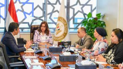  وزيرة التنمية تبحث سبل الاستفادة من المخلفات اليومية الناتجة عن عدد من التجمعات السكنية الجديدة